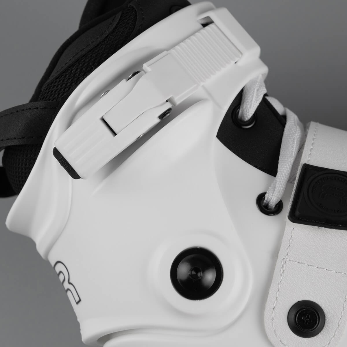 FRX 80 White Skates