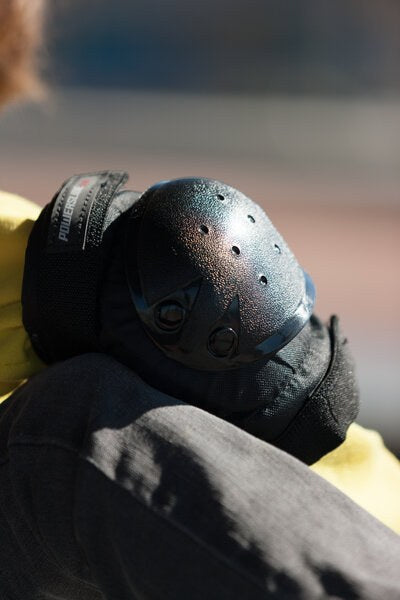 Equipo de seguridad para patinaje en línea: muñequeras, protectores y pantalones cortos
