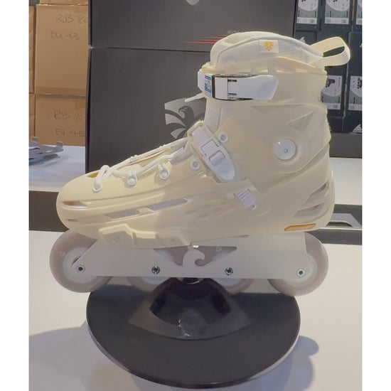 Flying Eagle F4 Raven Sands Skates
