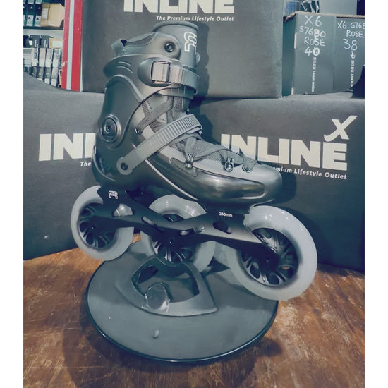 FR 2 310 Black V2 Skates
